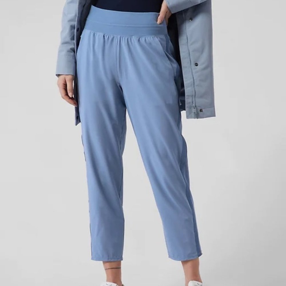 Athleta Nolita Slim Tapered Crop Pant, Cottage Blue, Size 6